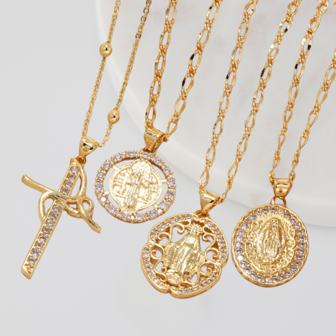 Religious necklace of the Virgin Mary with sparkling cubic zirconia and an elegant design