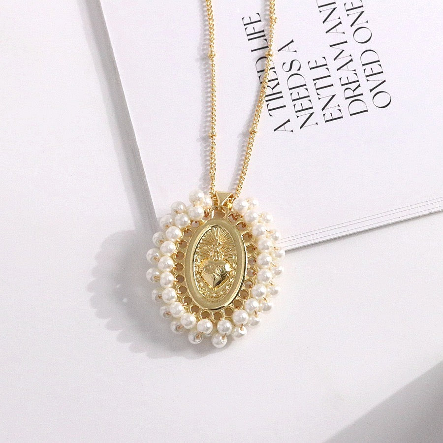Sacred Heart religious necklace with medal and pearls, symbol of protection and devotion