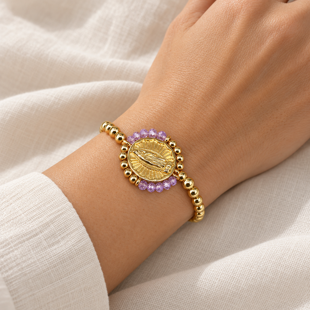 En la quietud de mi oración – Brazalete de la Virgen de Guadalupe en lila