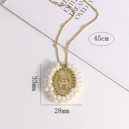 Religious necklace with medal and pearls of the Virgin Mary, symbol of protection and faith 