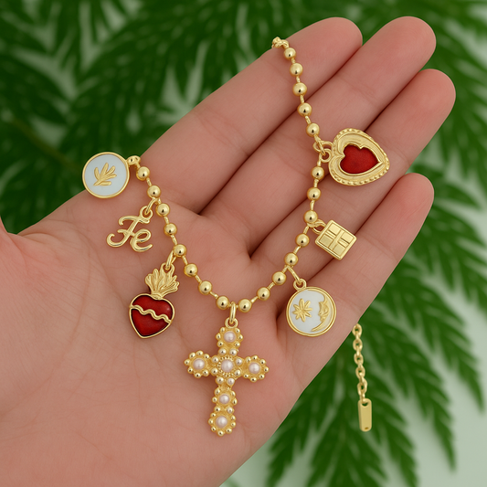 Collar religioso con dijes de fe y cruz perlada en oro
