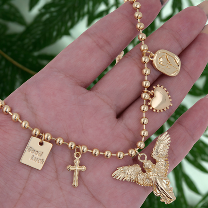 Collar religioso dorado con ángel, cruz y dijes de fe