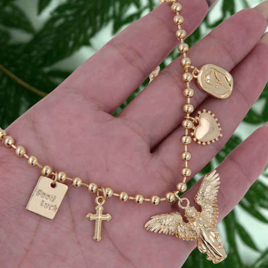 Collar religioso dorado con ángel, cruz y dijes de fe