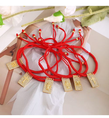 Brazalete rojo ajustable con medalla religiosa dorada