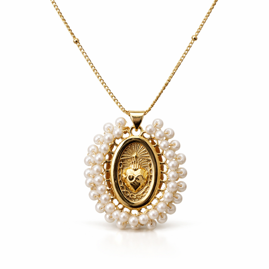 Sacred Heart religious necklace with medal and pearls, symbol of protection and devotion