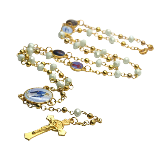 Collar Rosario Dorado con Cristal Verde y Medallas Premium