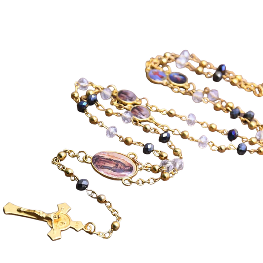Collar Rosario Dorado con Cristal Negro y Medallas Premium