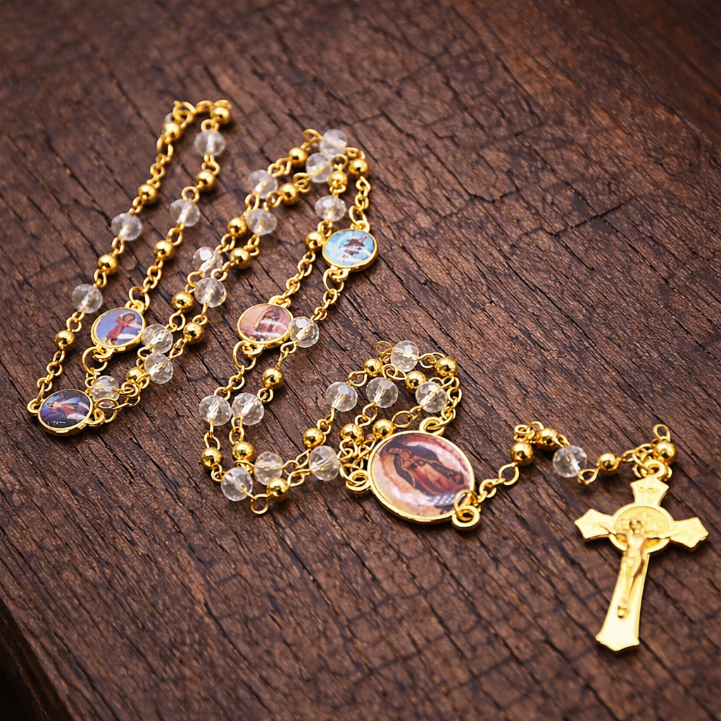 Collar Rosario Dorado con Cristal Transparente Premium