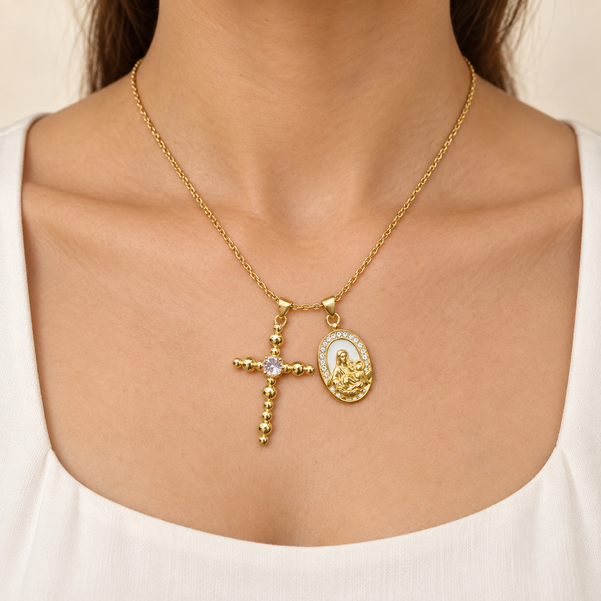 Junto a María – Collar con Cruz de Cuentas