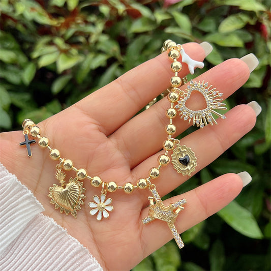 Collar religioso dorado con dijes de fe y corazones