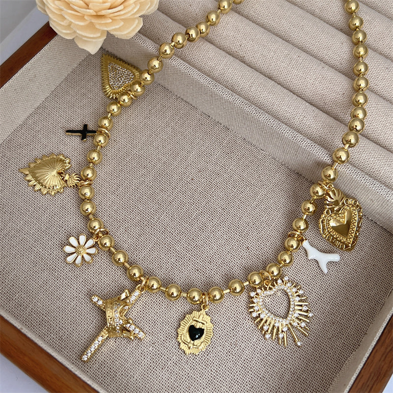 Collar religioso dorado con dijes de fe y corazones